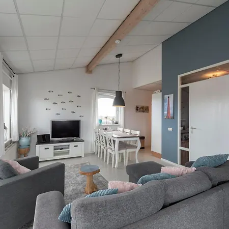 Beachside With Balcony Apartman