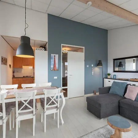 Beachside With Balcony Apartment