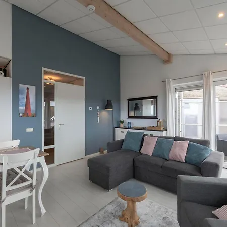 Beachside With Balcony Юлианадорп