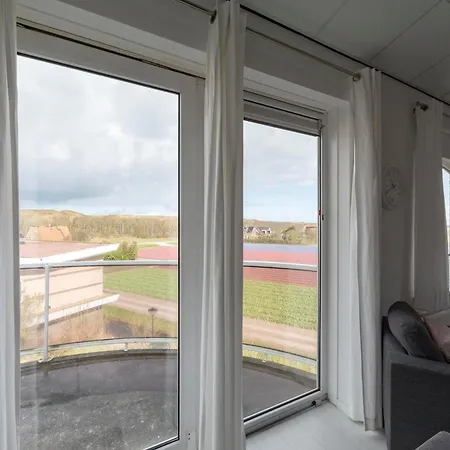 Апартаменты Beachside With Balcony Юлианадорп