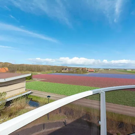 Апартаменты Beachside With Balcony