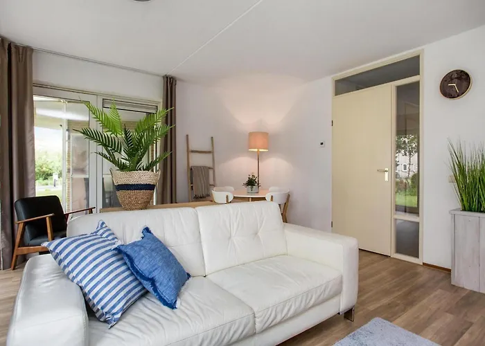 Beachside With Balcony Julianadorp